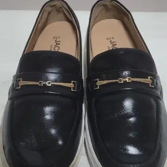 [BUNJANG] MACMACA Black Loafer (Gold Detail) - (Size 230, 250) / MACMACA 블랙 로퍼 230 250 개당