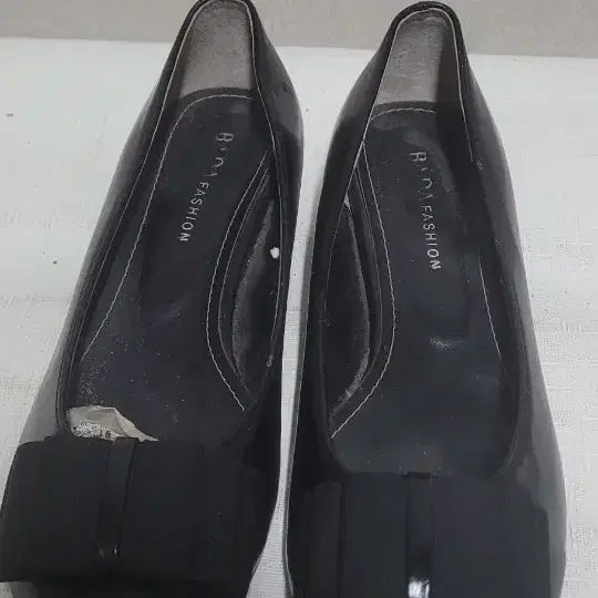 [BUNJANG] MACMACA Black Loafer (Gold Detail) - (Size 230, 250) / MACMACA 블랙 로퍼 230 250 개당
