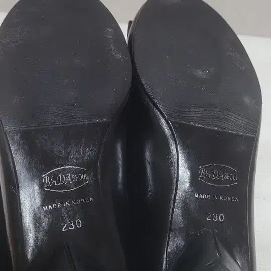 [BUNJANG] MACMACA Black Loafer (Gold Detail) - (Size 230, 250) / MACMACA 블랙 로퍼 230 250 개당