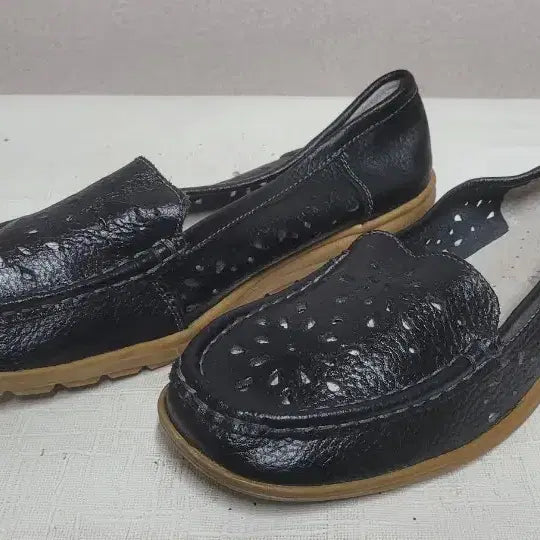 [BUNJANG] MACMACA Black Loafer (Gold Detail) - (Size 230, 250) / MACMACA 블랙 로퍼 230 250 개당