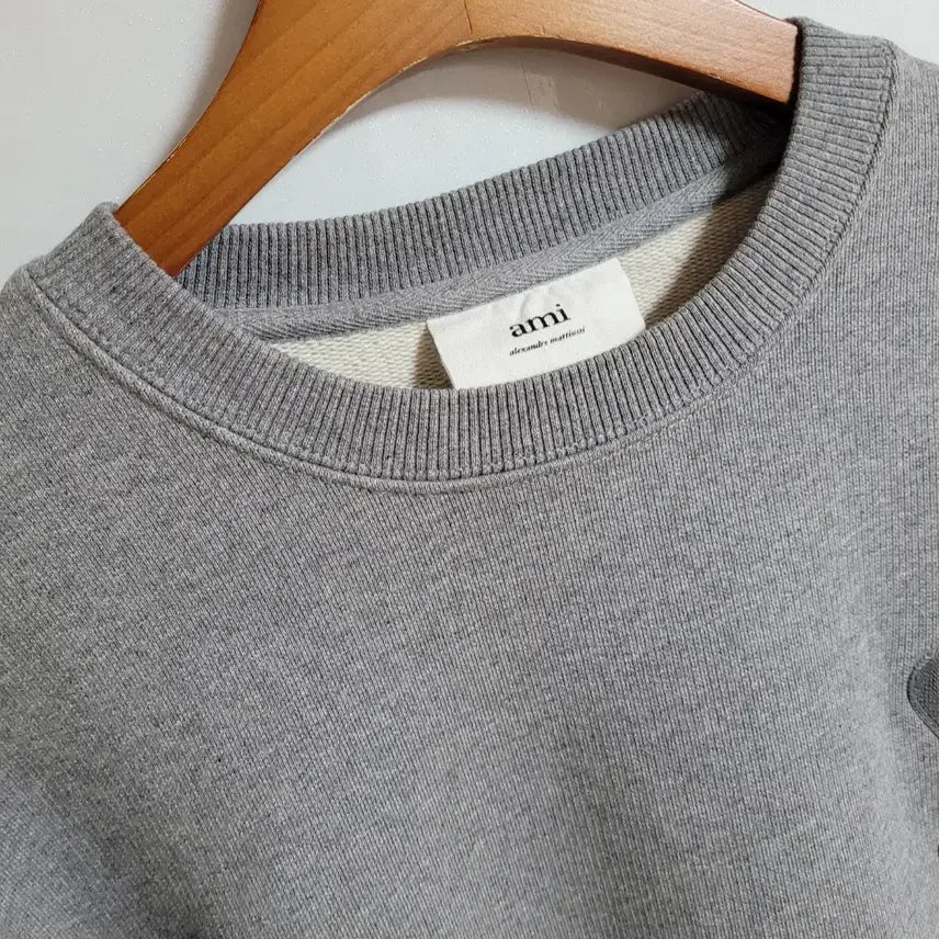 [BUNJANG] Ami Gray Tone-on-Tone Big Heart Embroidered Sweatshirt / [M] 아미 그레이 톤앤톤 빅하트 자수 맨투맨