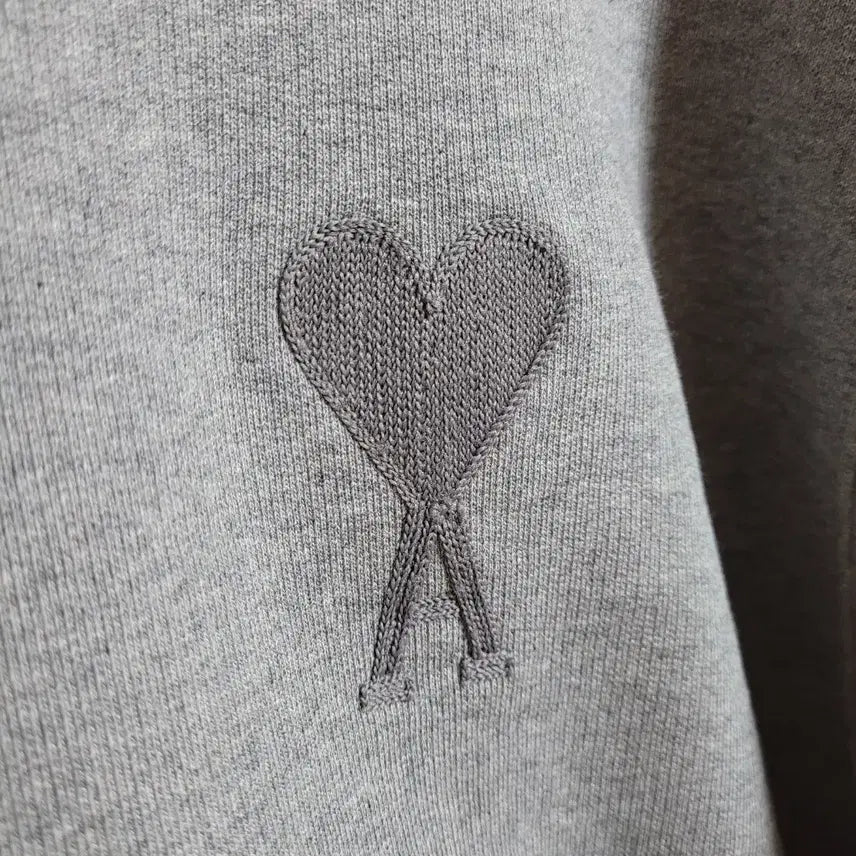 [BUNJANG] Ami Gray Tone-on-Tone Big Heart Embroidered Sweatshirt / [M] 아미 그레이 톤앤톤 빅하트 자수 맨투맨