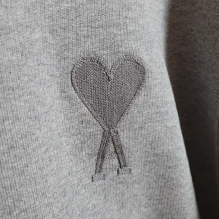 [BUNJANG] Ami Gray Tone-on-Tone Big Heart Embroidered Sweatshirt / [M] 아미 그레이 톤앤톤 빅하트 자수 맨투맨