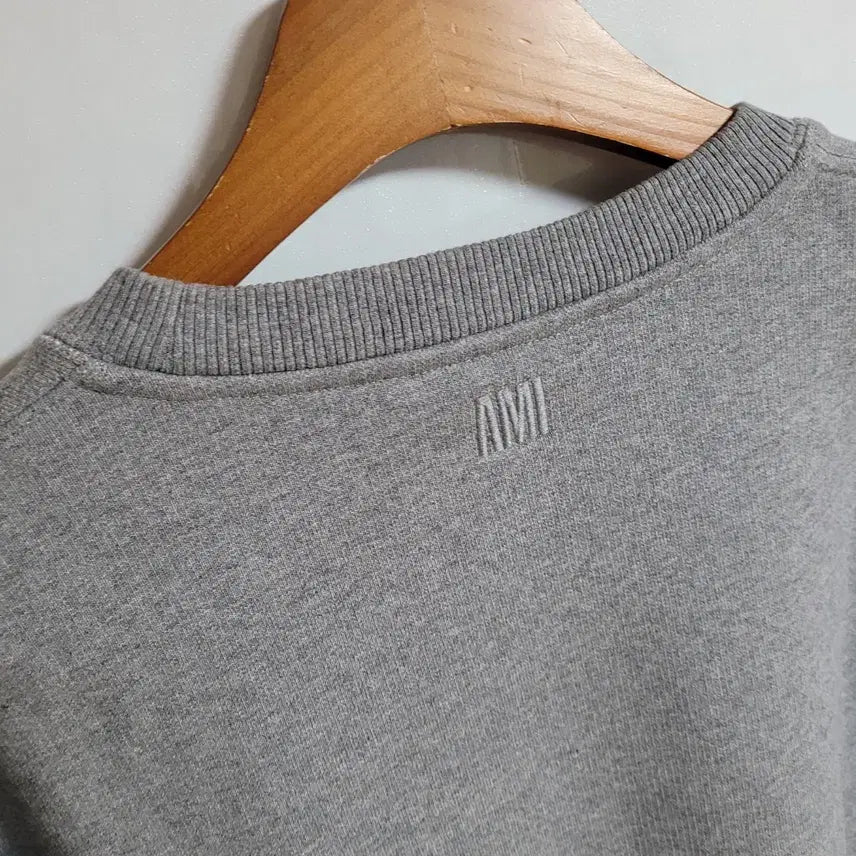 [BUNJANG] Ami Gray Tone-on-Tone Big Heart Embroidered Sweatshirt / [M] 아미 그레이 톤앤톤 빅하트 자수 맨투맨