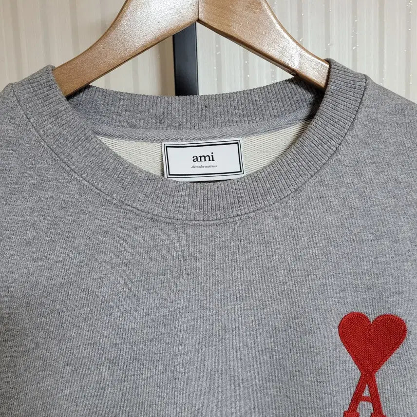 [BUNJANG] L Army Gray Big Heart Embroidered Sweatshirt / [L] 아미 그레이 빅하트 자수 맨투맨