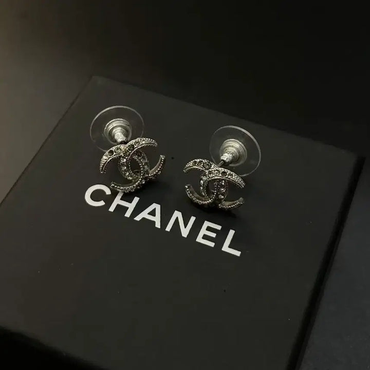 [BUNJANG] Chanel Cubic Logo Earrings / 샤넬 로고 큐빅 귀걸이