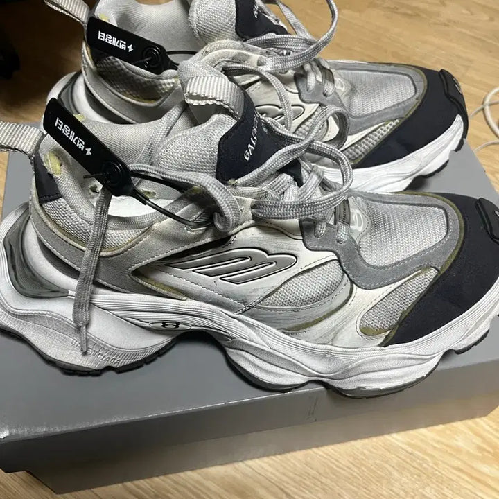 [BUNJANG] Balenciaga Cargo Sneakers White Gray (Size 44) / 발렌시아가 카고 스니커즈 화이트 그레이(44)