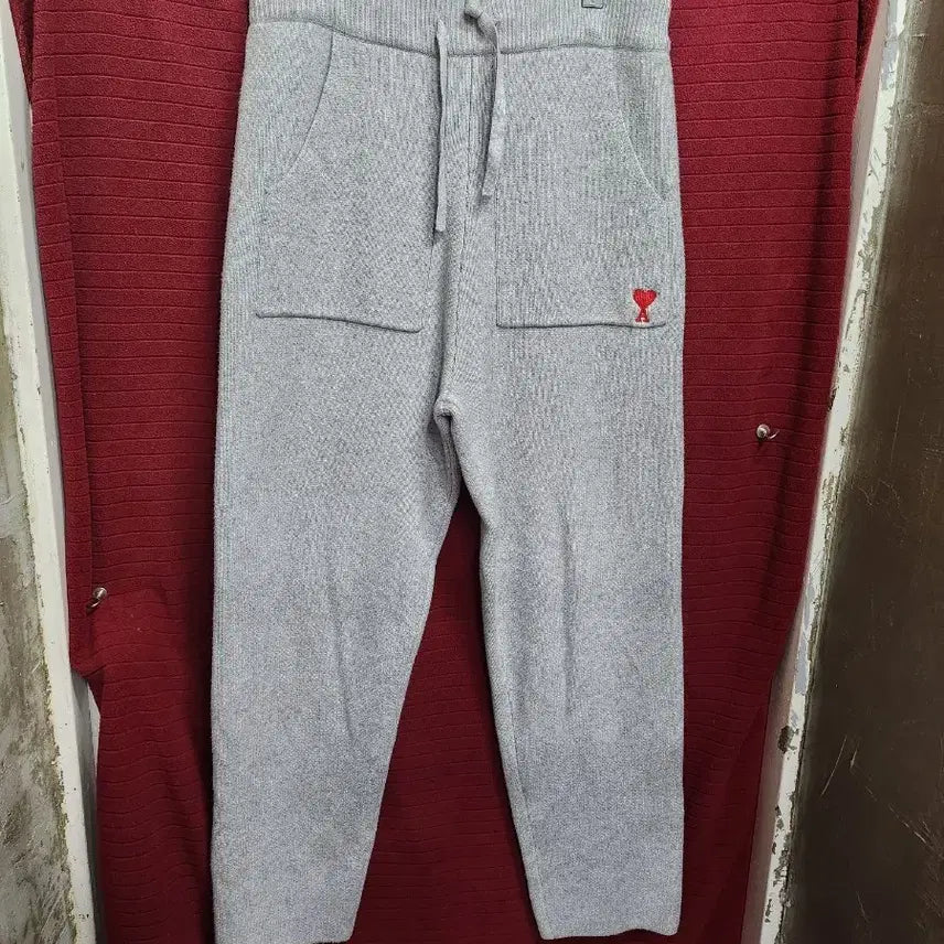 [BUNJANG] Ami Gray Heart Logo Knit Pants / 아미 그레이 하트 로고 니트 바지
