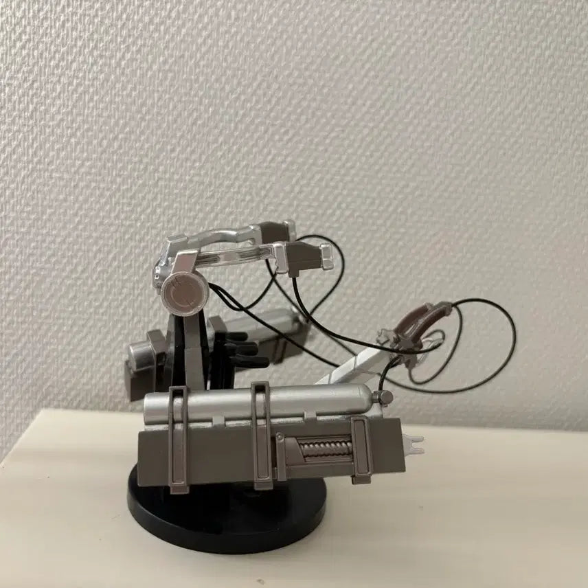 [BUNJANG] Attack on Titan 3D Maneuver Gear Gacha Figure / 진격거 입체기동가챠