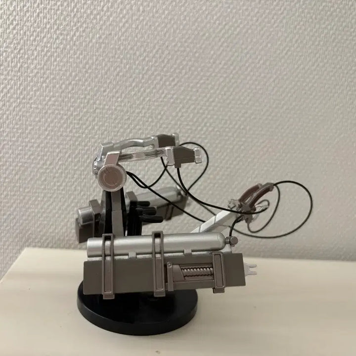 [BUNJANG] Attack on Titan 3D Maneuver Gear Gacha Figure / 진격거 입체기동가챠