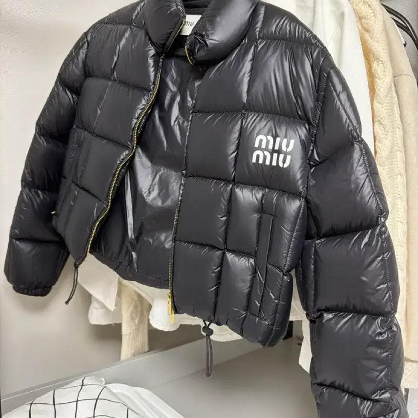 [BUNJANG] Miu Miu Black Padded Jumper / 미우미우 블랙 패딩 점퍼
