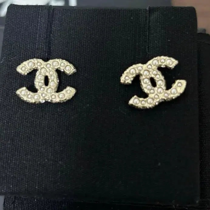 [BUNJANG] CHANEL CC Logo Pearl Piercing Earrings / 샤넬 진주 CC 로고 피어싱