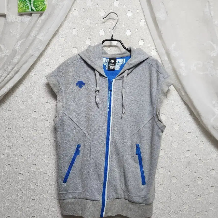[BUNJANG] Descente Unisex Hooded Vest Zip-Up 95 / 데상트 후드조끼집업 공용95