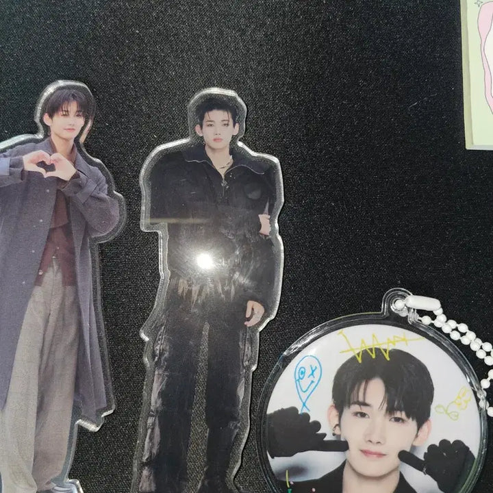 [BUNJANG] &amp;TEAM Jo Acrylic Stand Badge / 앤팀 죠 andteam jo 아크스타 뱃지 양도