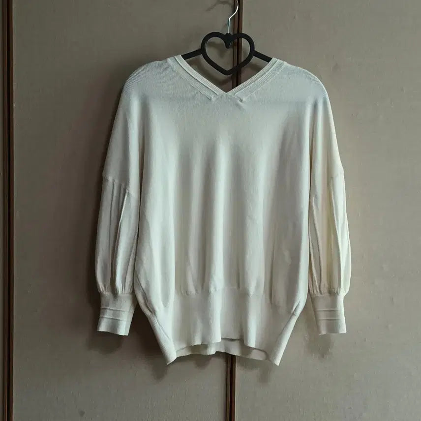 [SOLD OUT] 체리 장식 니트 티