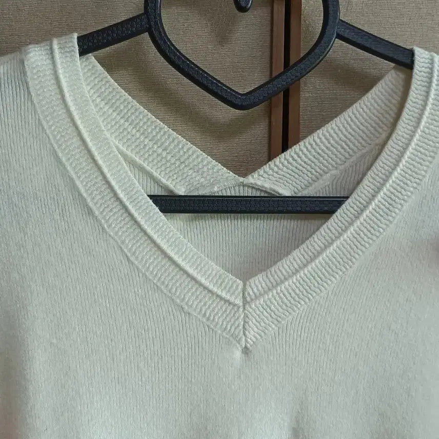 [SOLD OUT] 체리 장식 니트 티