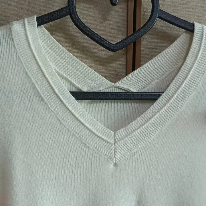 [SOLD OUT] 체리 장식 니트 티