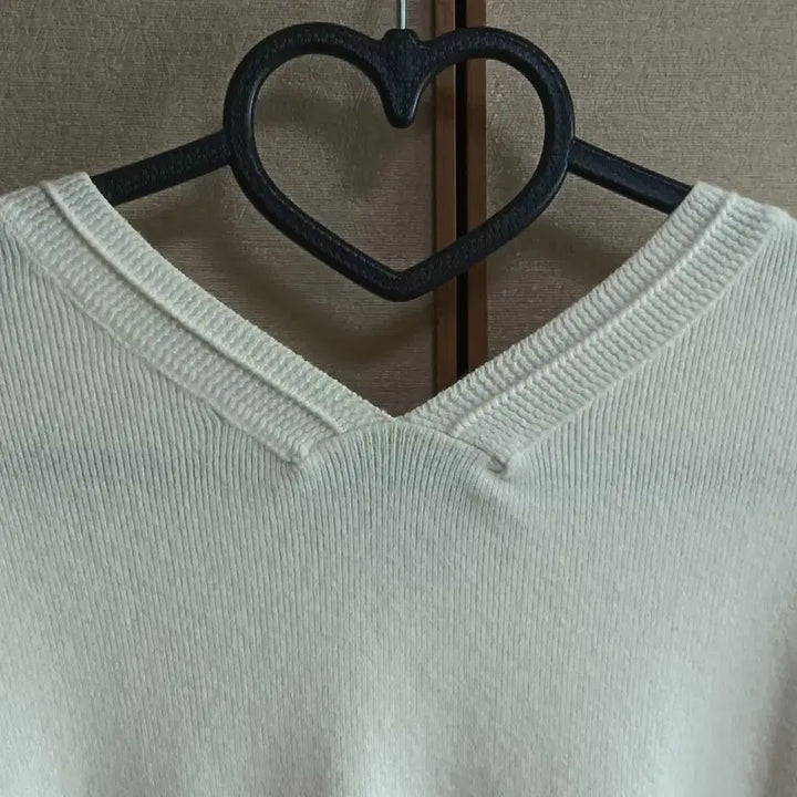 [SOLD OUT] 체리 장식 니트 티