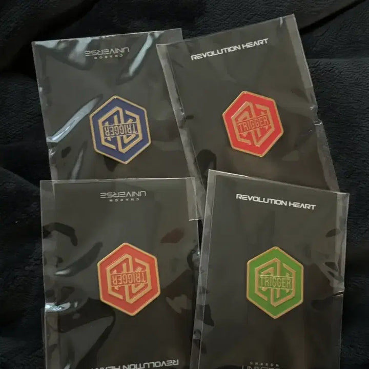 [BUNJANG] Lierevolution Metal Badge / 리레볼루션 금속뱃지
