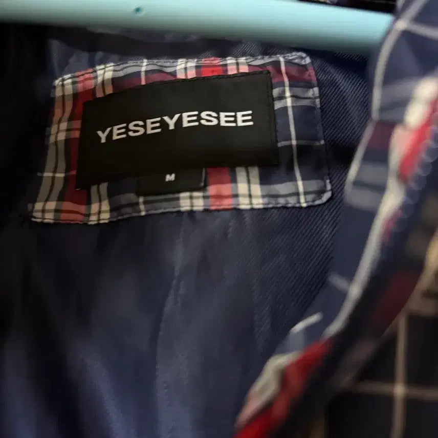 [BUNJANG] Yeseyesee Windbreaker Jacket / 예스아이씨 바람막이
