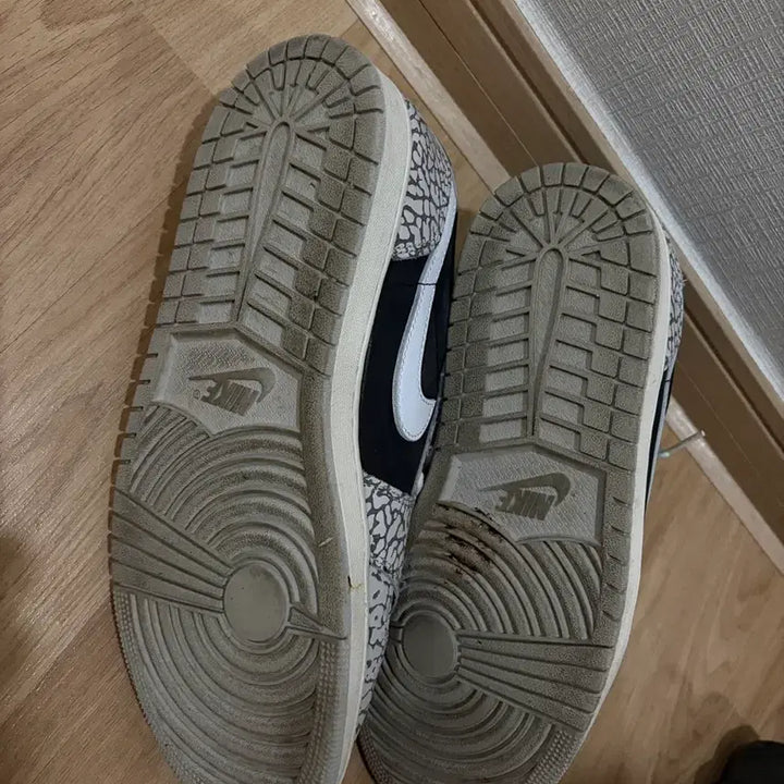 [BUNJANG] Nike Air Jordan 1 Low Black Elephant Sneakers / 나이키 에어조던1 로우 블랙 엘리펀트