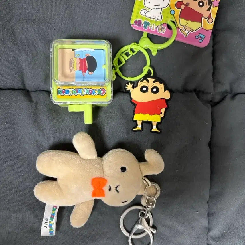 [BUNJANG] Crayon Shin-chan Crayon Pull &amp; Yu Ri Bunny Keychain Set / 짱구 뽑기 + 유리 토끼인형 키링