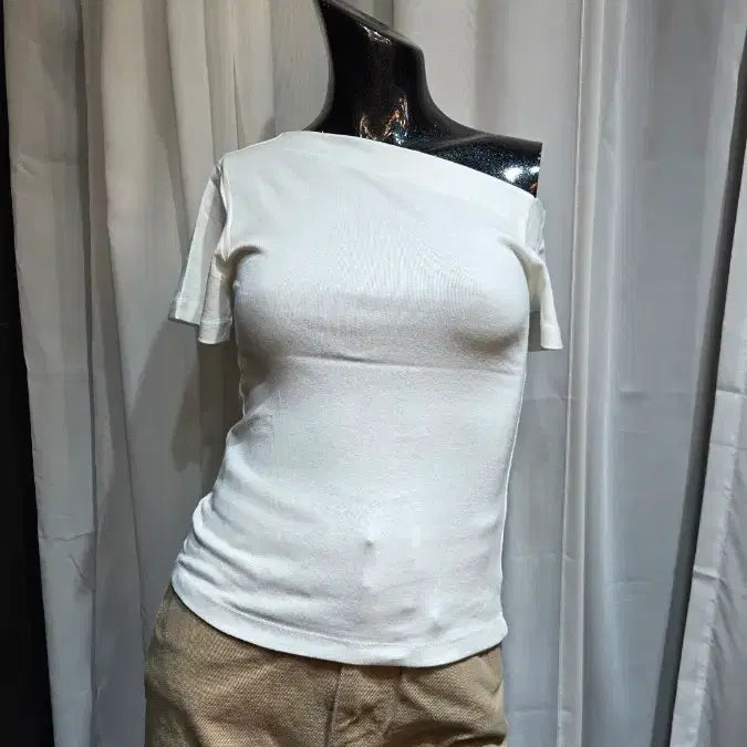 [BUNJANG] White One-Shoulder Short Sleeve Top / 한쪽 오프숄드 화이트 반팔