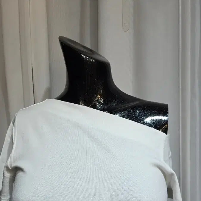 [BUNJANG] White One-Shoulder Short Sleeve Top / 한쪽 오프숄드 화이트 반팔