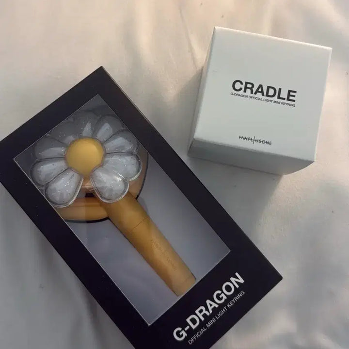 [BUNJANG] G-Dragon Mini Light Stick + Mini Cradle Sealed / 지드래곤 미니라이트스틱 + 미니크래들 미개봉