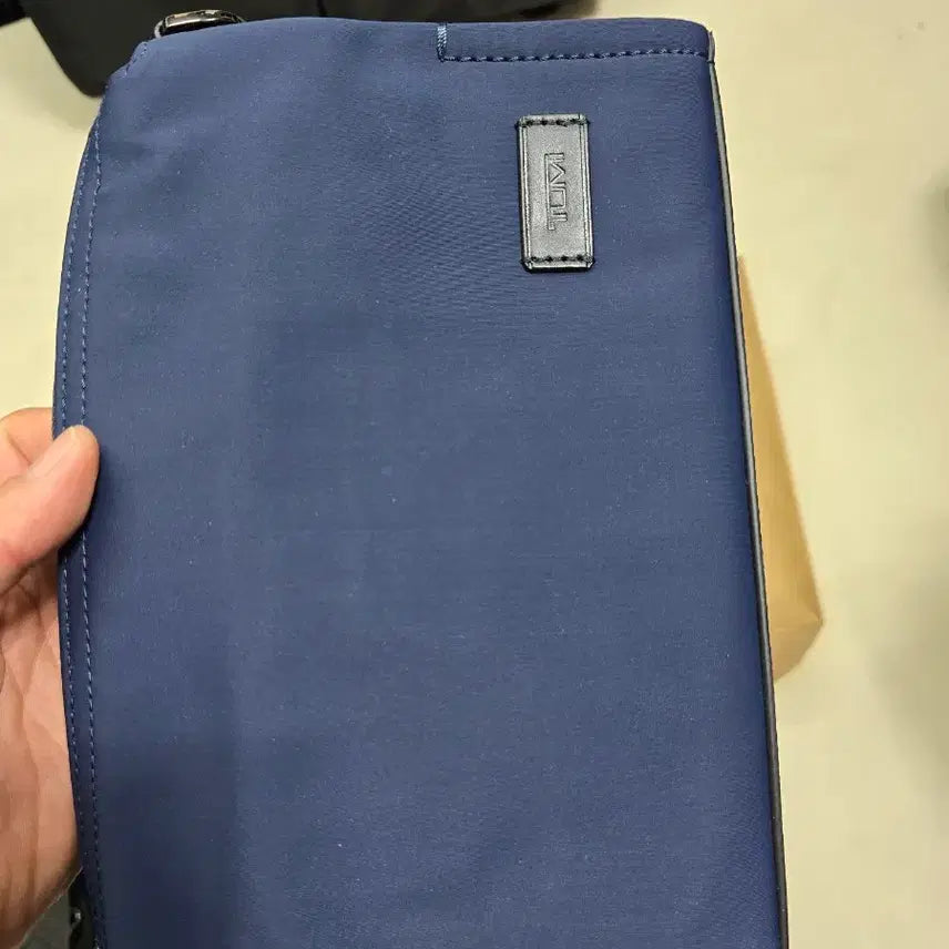 [BUNJANG] TUMI Harrison Crossbody Bag / 투미 해리슨 크로스바디
