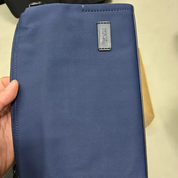 [BUNJANG] TUMI Harrison Crossbody Bag / 투미 해리슨 크로스바디