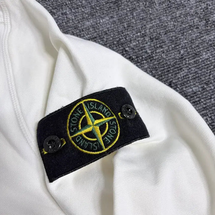 [SOLD OUT] 스톤아일랜드 와펜 패치 맨투맨