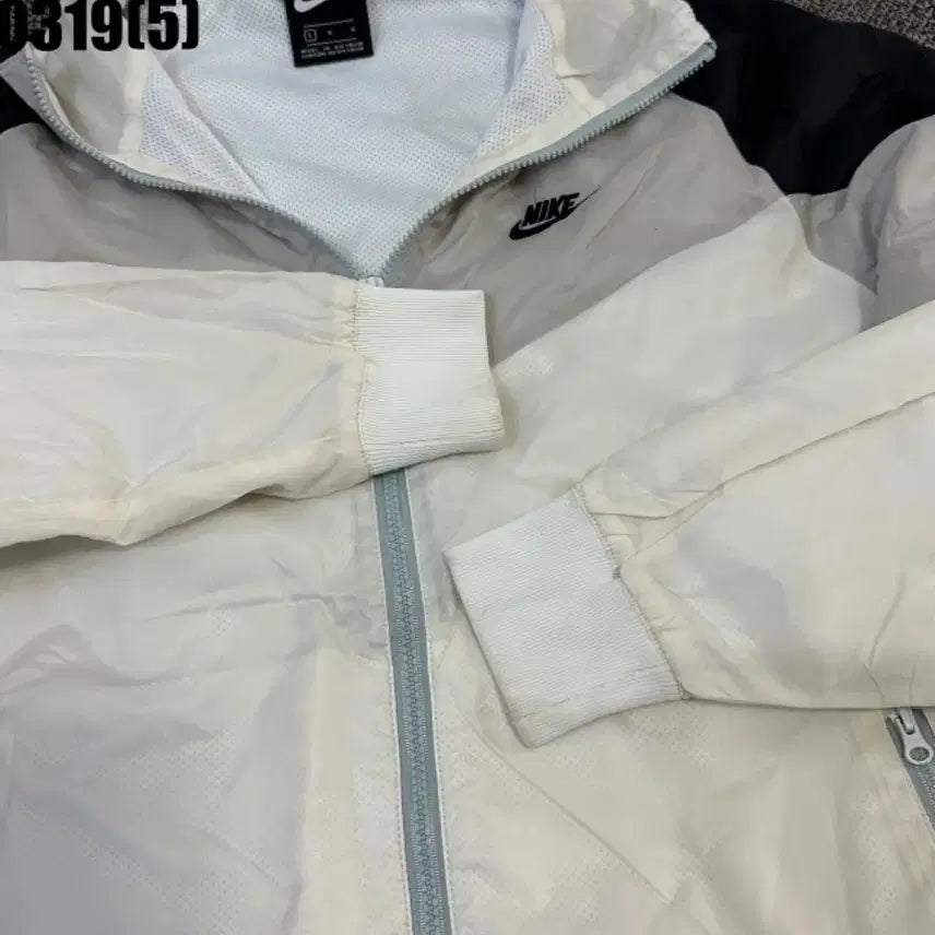 [BUNJANG] Nike Windbreaker Jacket White Black L / 나이키 바람막이 자켓 화이트 블랙l 0319