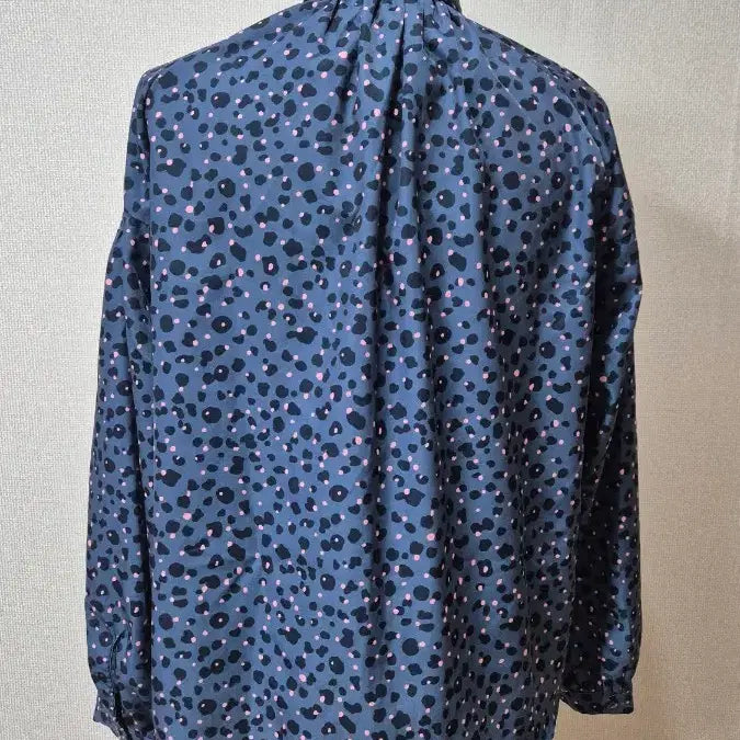 [BUNJANG] Juicy Judy Leopard Print Ribbon Neck Blouse / A-25 쥬시쥬디 블루 레오파드 리본넥 블라우스