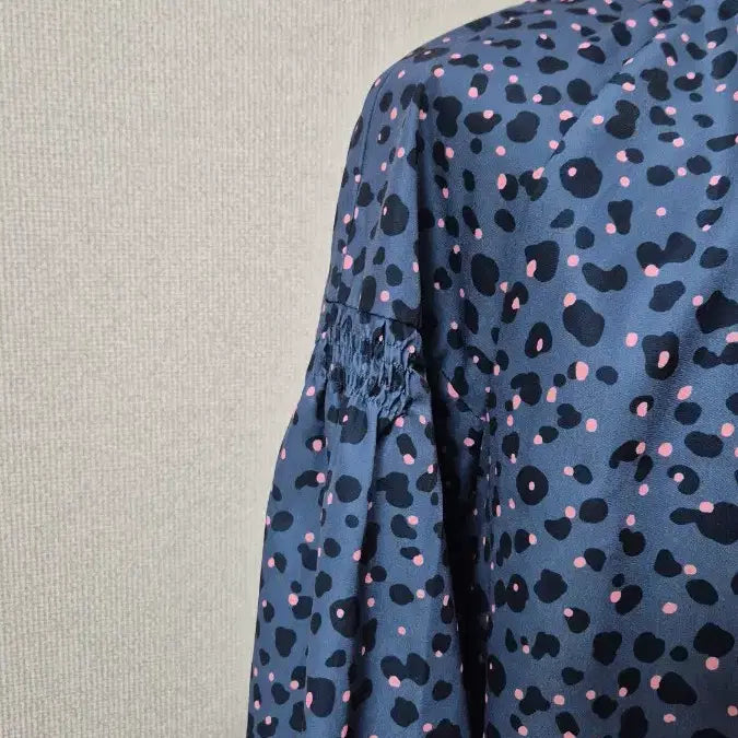 [BUNJANG] Juicy Judy Leopard Print Ribbon Neck Blouse / A-25 쥬시쥬디 블루 레오파드 리본넥 블라우스