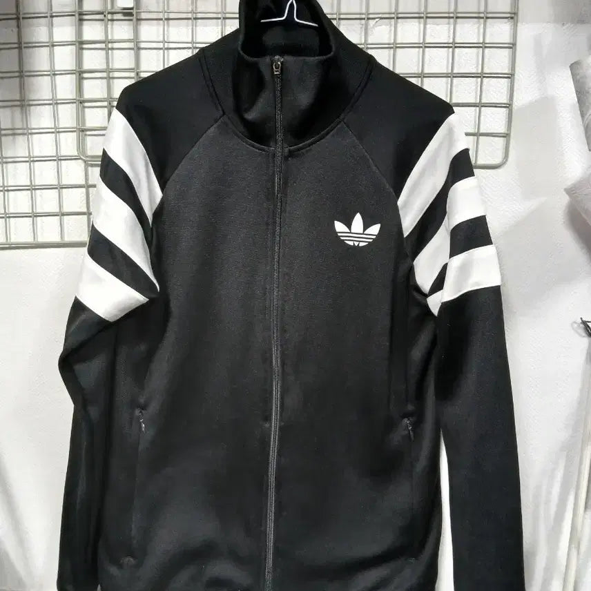 [BUNJANG] Adidas Black Track Top 100 / 아디다스 블랙 삼선 트랙탑100