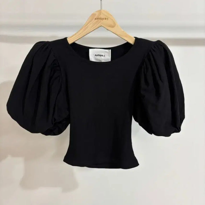 [SOLD OUT] 새상품 블랙바비 썸 퍼프 패드 티 (블랙)