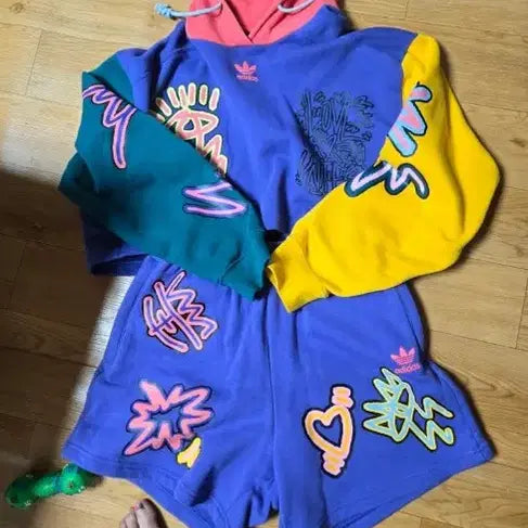 [BUNJANG] Adidas Hoodie and Shorts Set / 아디다스 후드티 반바지 세트 형광 포인트