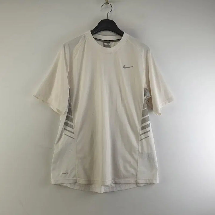 [SOLD OUT] 나이키 남성105 화이트 스우시 반팔티 M3244