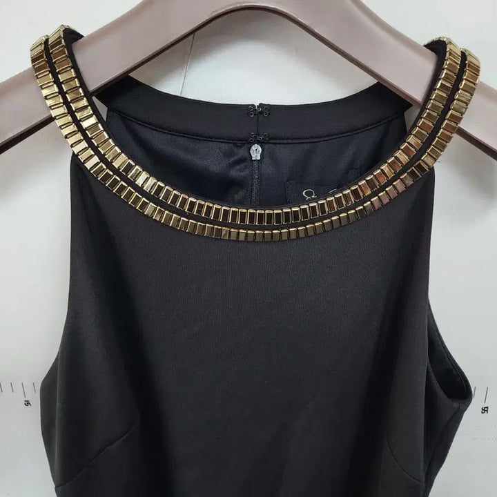 [BUNJANG] Jessica Simpson Black Halter Neck Gold Embellished Midi Dress / 제시카심슨 블랙 홀터넥 금장 장식 원피스