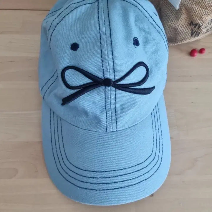 [BUNJANG] Blue Denim Cap with Ribbon Embroidery / 리본 자수 포인트 블루 캡모자
