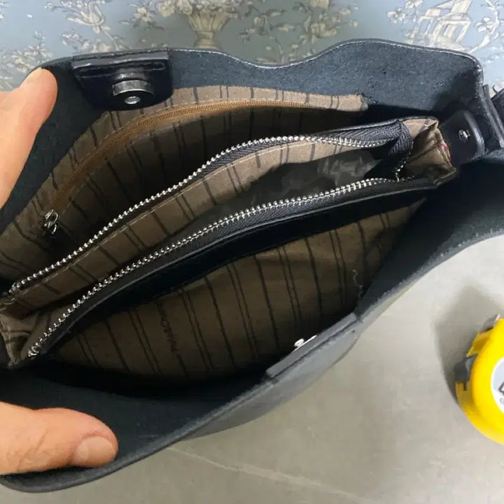 [BUNJANG] Lightweight Crossbody Bag / 초경량 크로스백