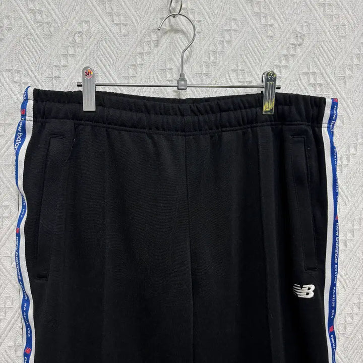 [BUNJANG] New Balance Side Logo Line Training Pants XL / 아247 뉴발란스 사이드 로고 라인 트레이닝 팬츠 XL