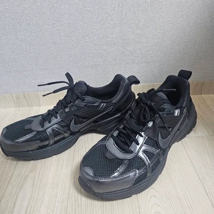 [BUNJANG] Nike V2K Run Black Anthracite Sneakers / 정품 급처 나이키 V2K 런 블랙 앤트러사이트305(295부터 가능)