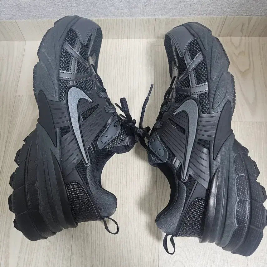 [BUNJANG] Nike V2K Run Black Anthracite Sneakers / 정품 급처 나이키 V2K 런 블랙 앤트러사이트305(295부터 가능)