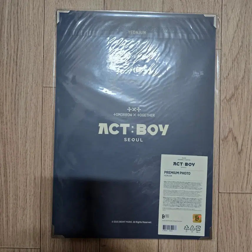 [BUNJANG] TXT Yeonjun Act Boy Frame Poster / [미개봉] 투바투 연준 프포 엑트보이 액자 포스터 사진