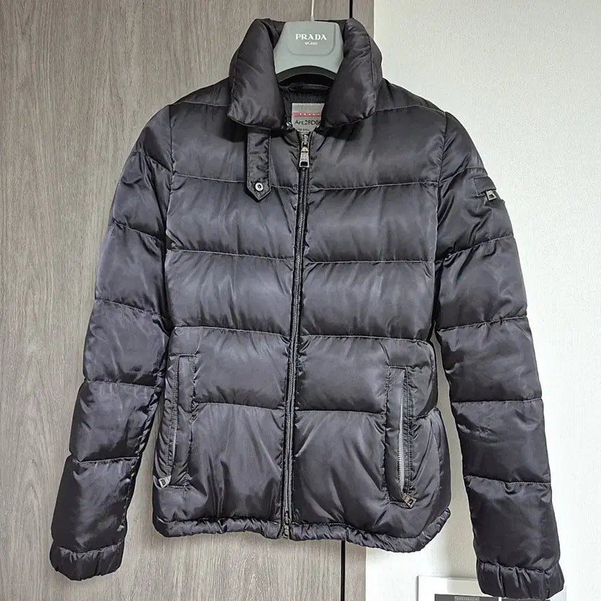 [BUNJANG] Prada Padded Jacket with Detachable Fox Fur Collar / 프라다 패딩 폭스퍼카라 탈부착