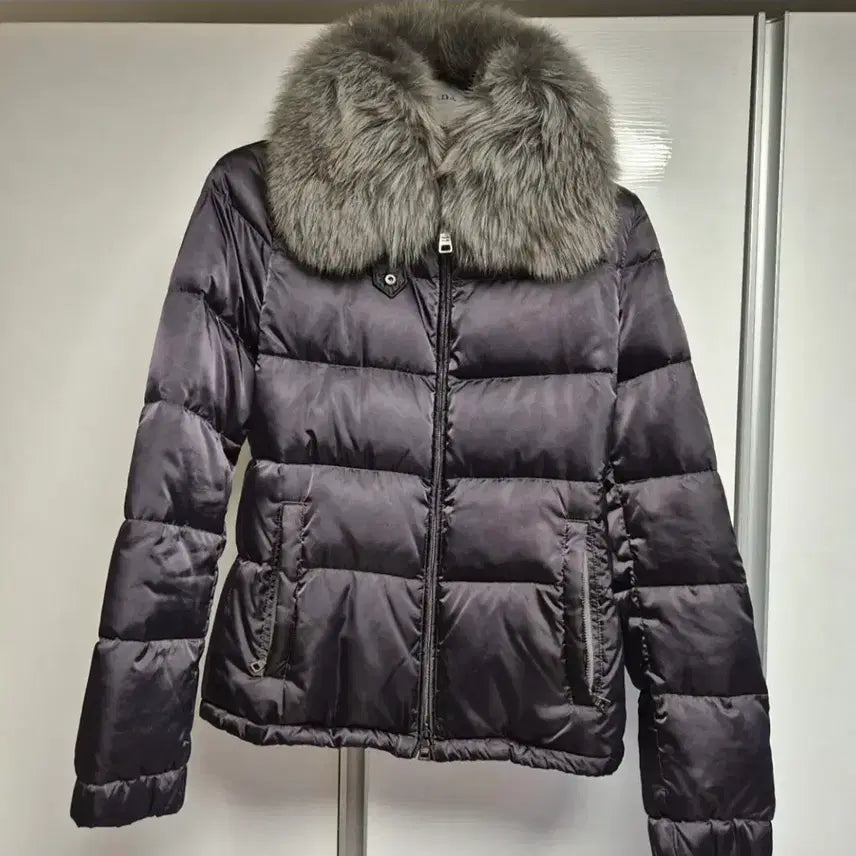 [BUNJANG] Prada Padded Jacket with Detachable Fox Fur Collar / 프라다 패딩 폭스퍼카라 탈부착