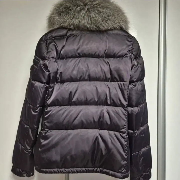 [BUNJANG] Prada Padded Jacket with Detachable Fox Fur Collar / 프라다 패딩 폭스퍼카라 탈부착
