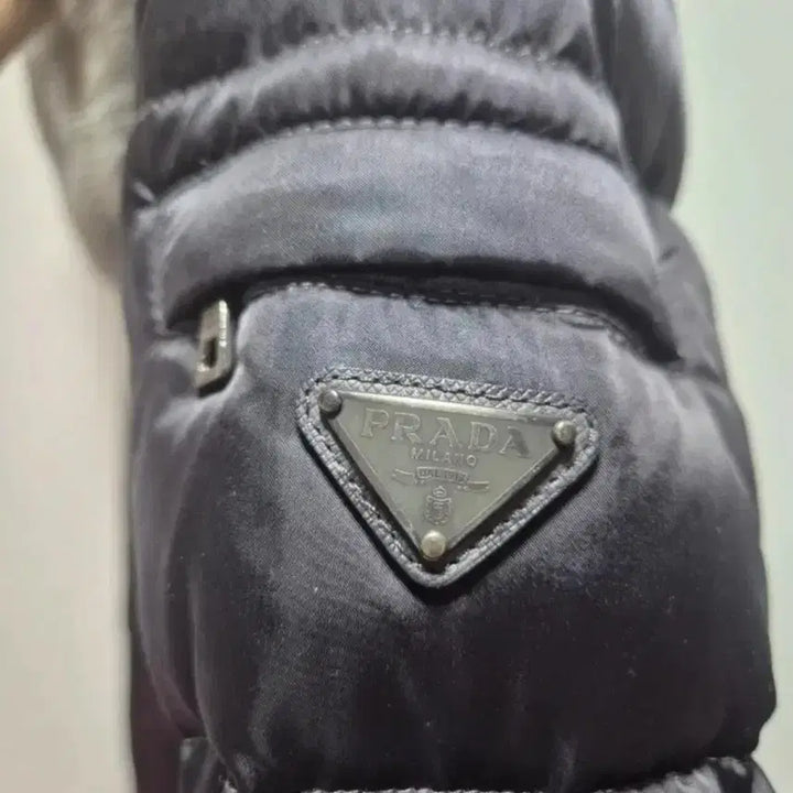 [BUNJANG] Prada Padded Jacket with Detachable Fox Fur Collar / 프라다 패딩 폭스퍼카라 탈부착